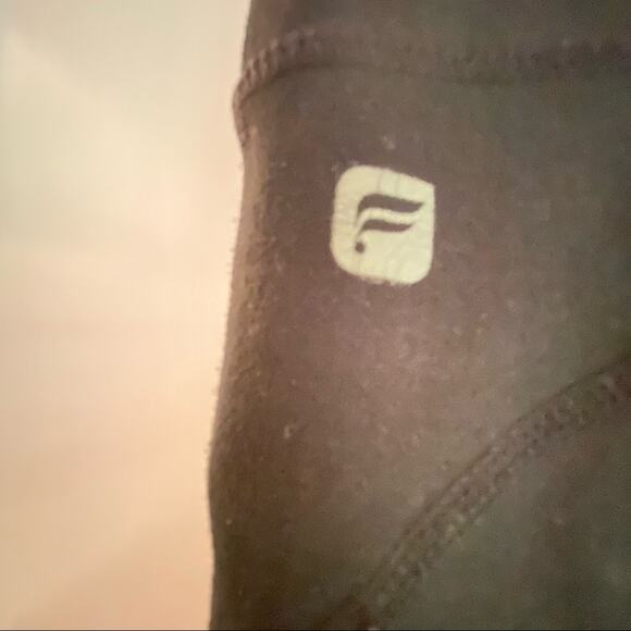 Fabletics crop leggings M black solid yoga atheltic pants - Picture 4 of 6